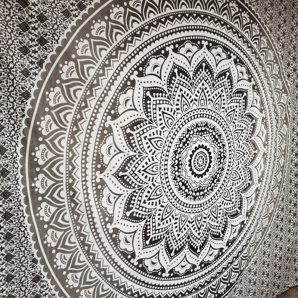 NEW Huge Grey and White Mandala Tapestry - Picture 5 of 7